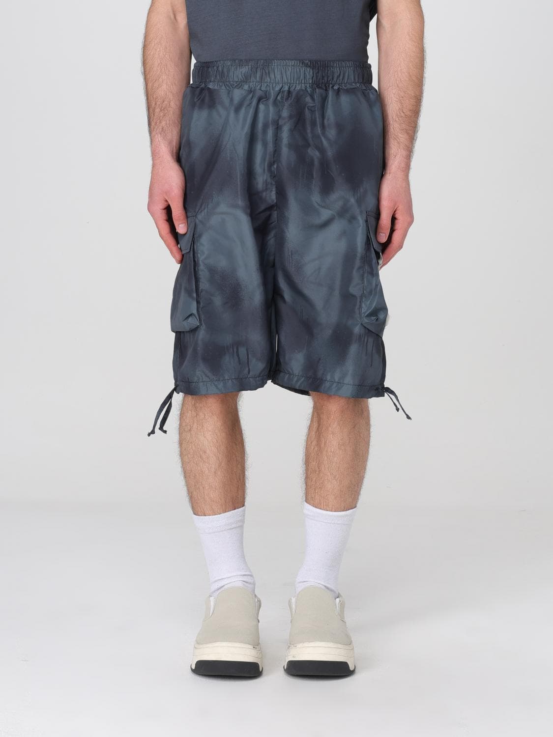 Disclaimer Shorts Men color Black