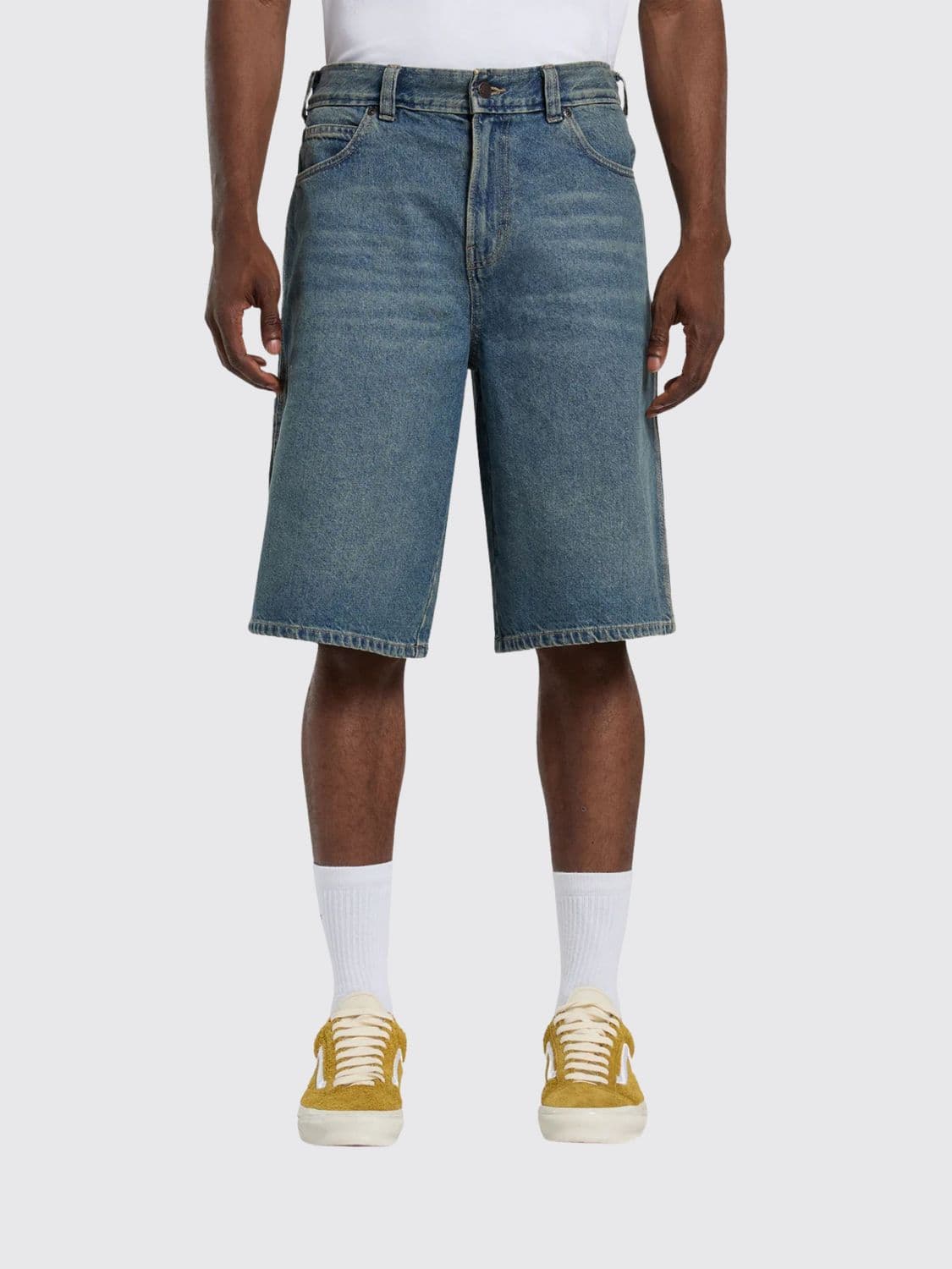 Dickies Shorts Men color Kaki