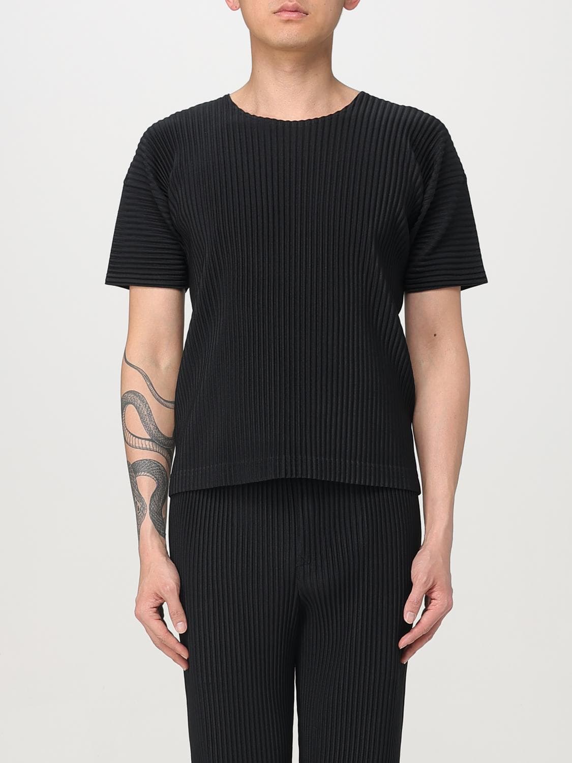 Homme Plisse' Issey Miyake T-Shirt Men color Black