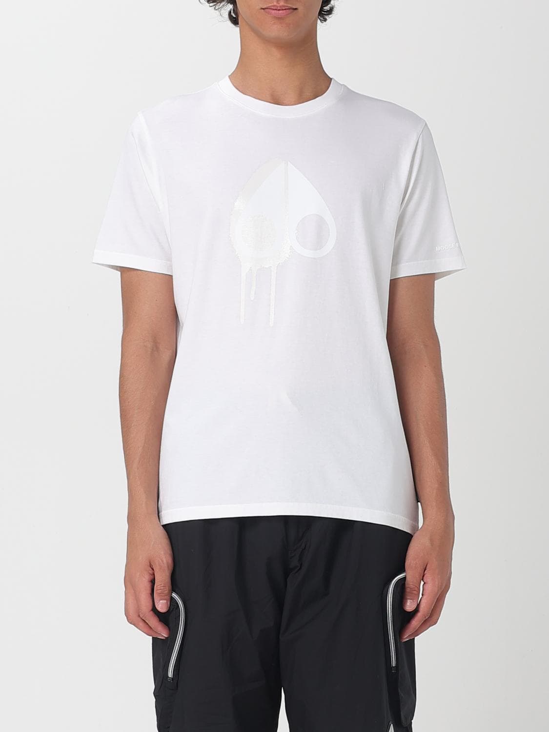 Moose Knuckles T-Shirt Men color Milk