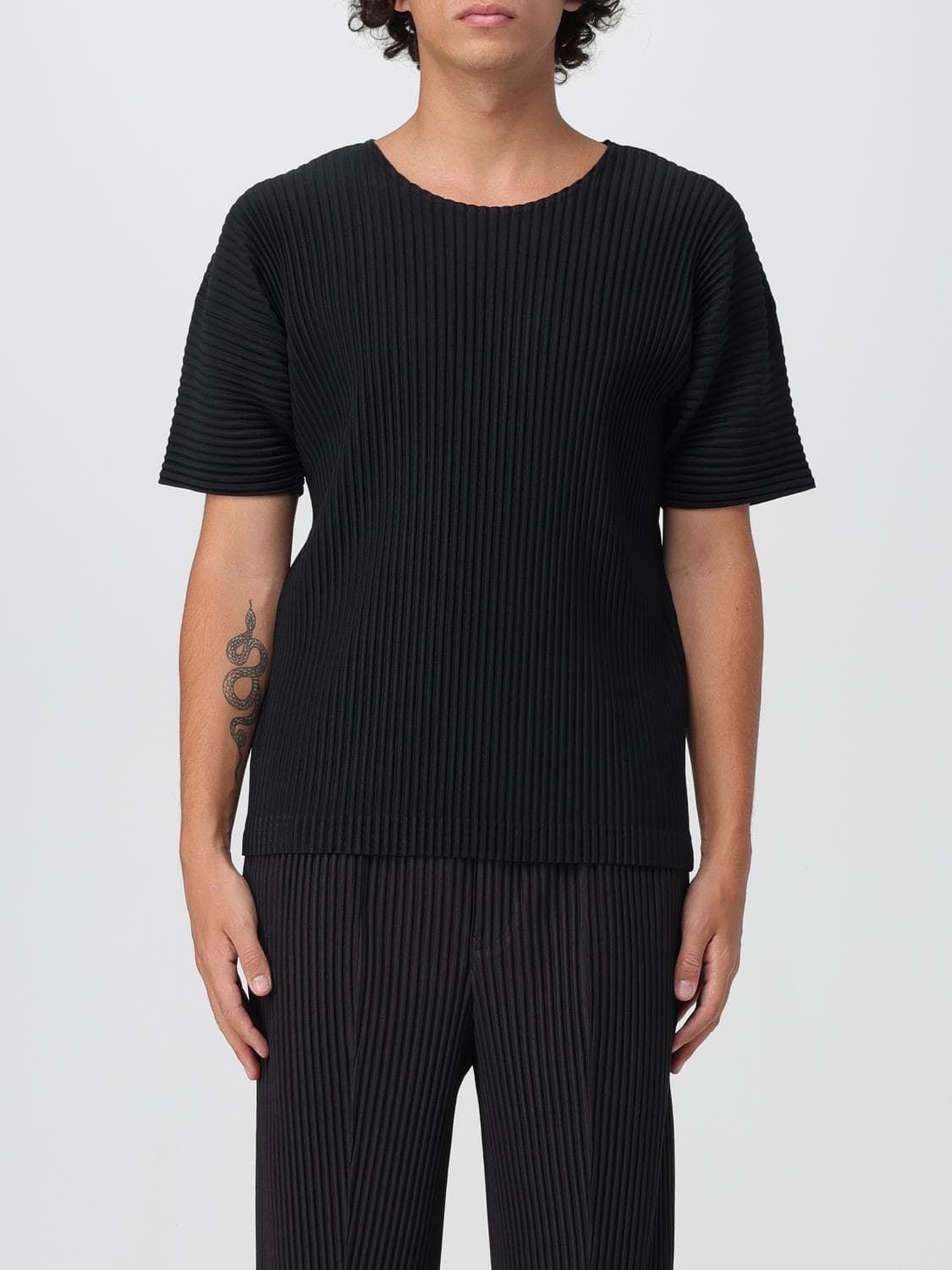 Homme Plisse' Issey Miyake T-Shirt Men color Black