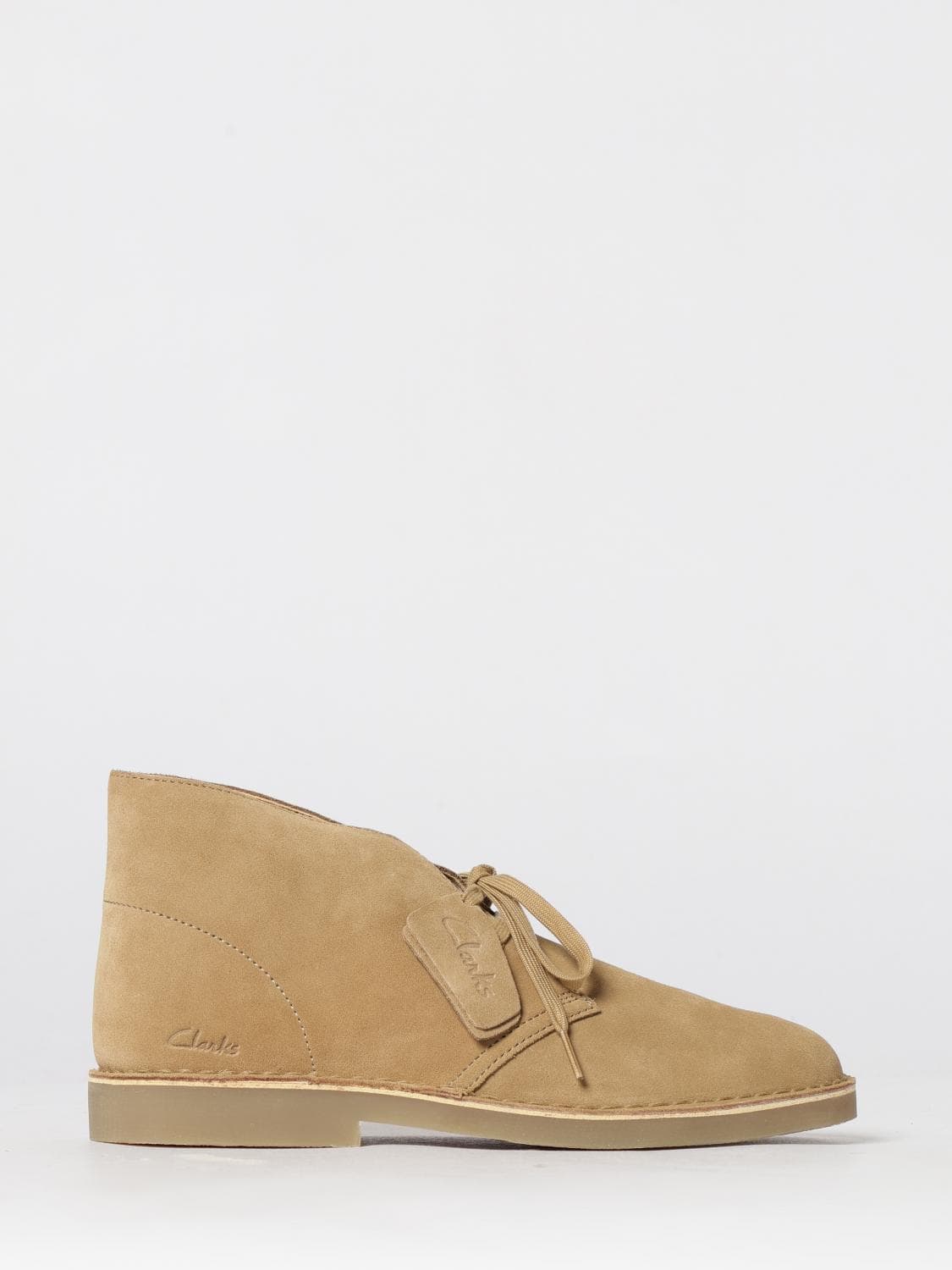 Clarks Originals Desert Bt Evo. Chukka Boot in Suede