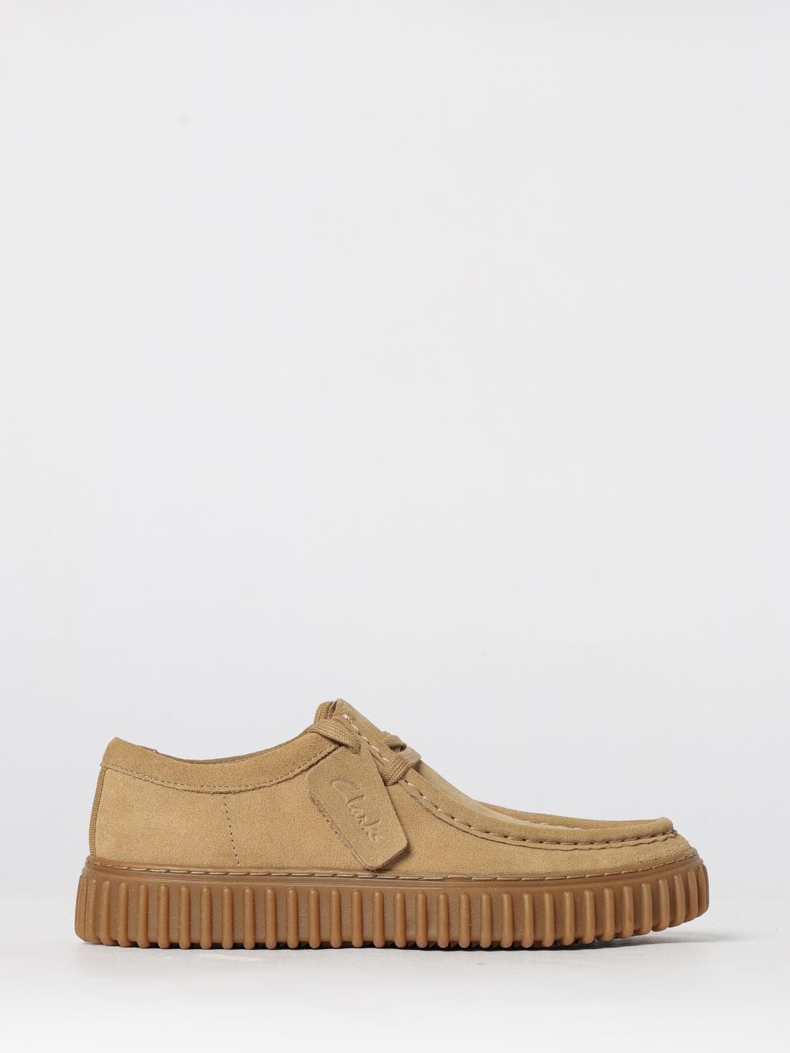 Clarks Originals Torhill Lo Suede Chukka Boots with Round Toe
