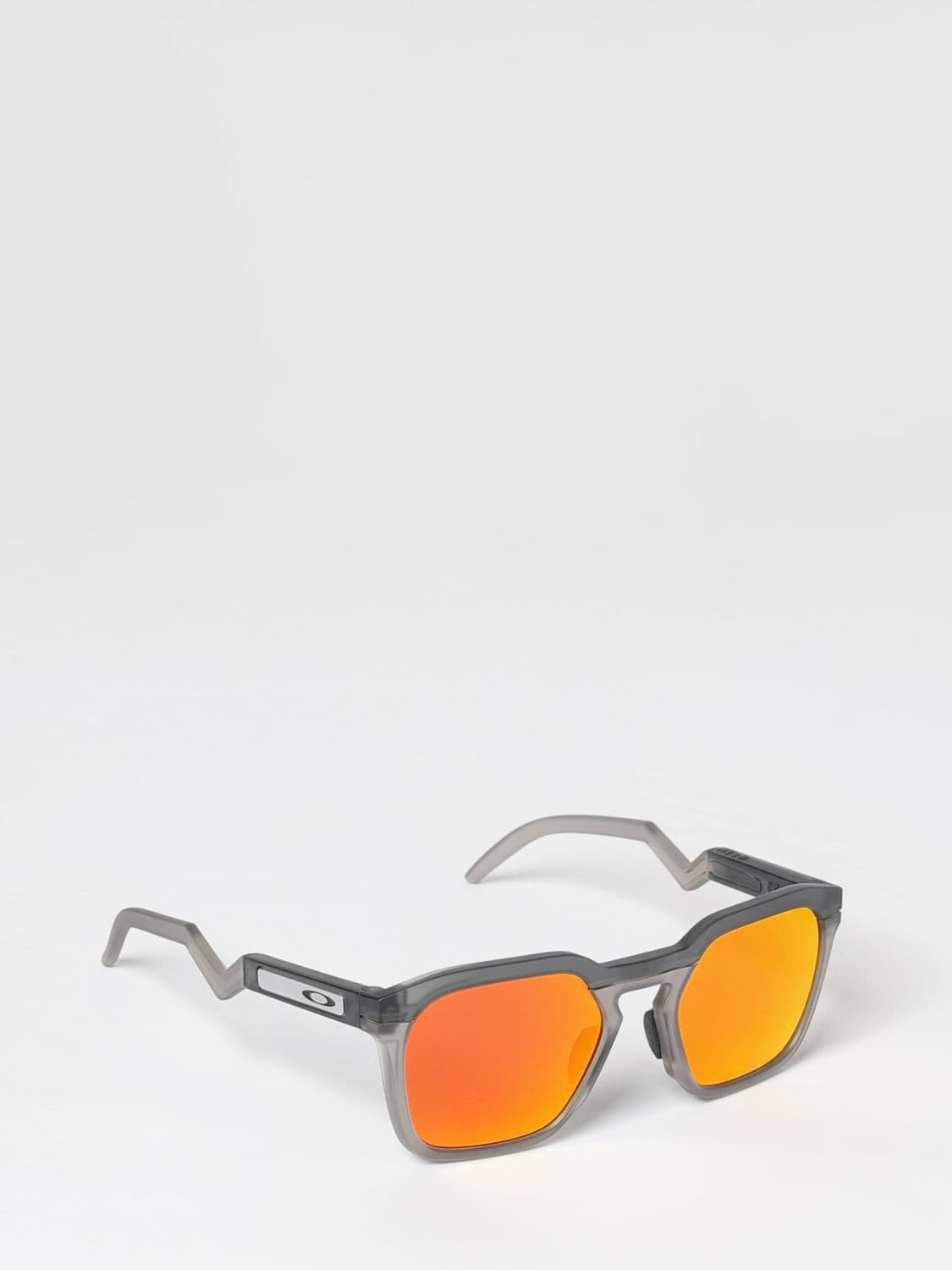 Oakley Sunglasses Men color Grey