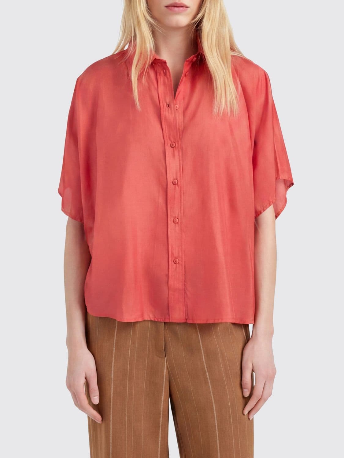 Momonì Relaxed Fit Short-Sleeve Silk Shirt with a Classic French Collar