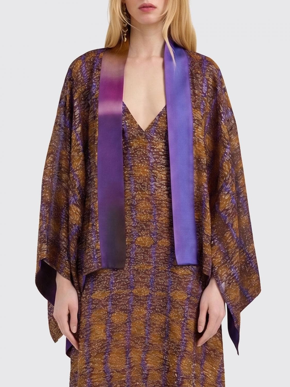 Momonì Dine Short Cape in Viscose Blend with a Shawl Collar