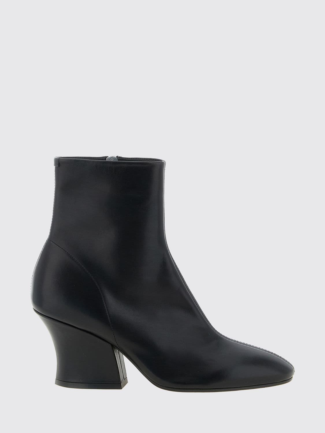 Jil Sander Smooth Calfskin Leather Ankle Boots with Curved Heel and Round Toe