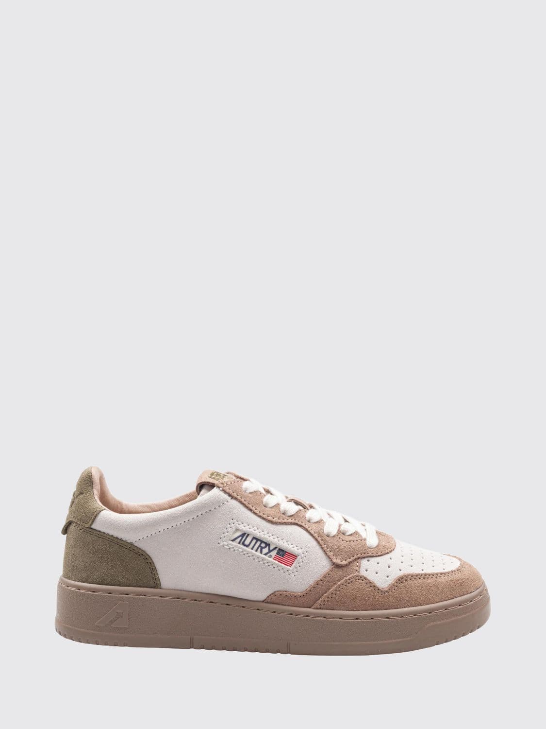 Autry Medalist Low Trainers in Smooth Calfskin with Perforated Toe