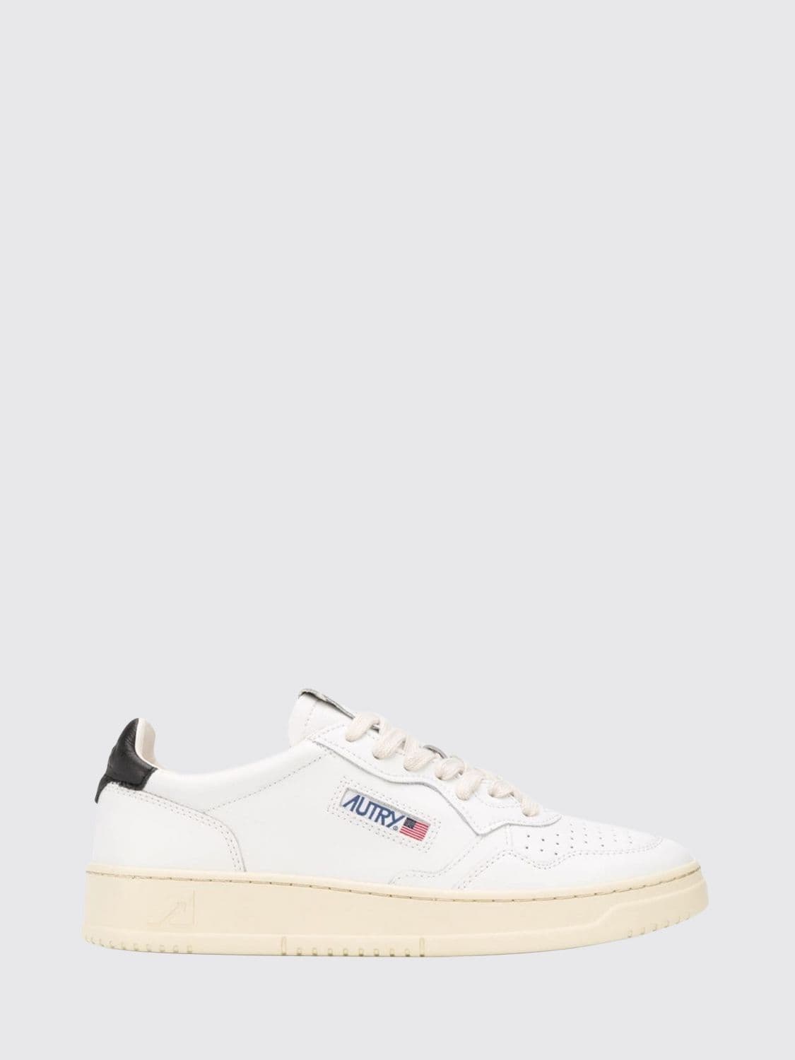 Autry Medalist Low Trainers in Smooth Calfskin with Perforated Toe