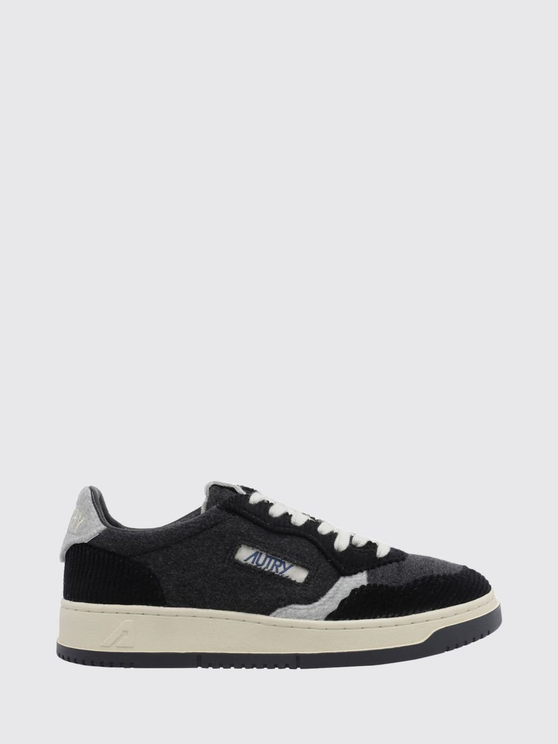 Autry Medalist Low Trainers in Smooth Calfskin with Perforated Toe