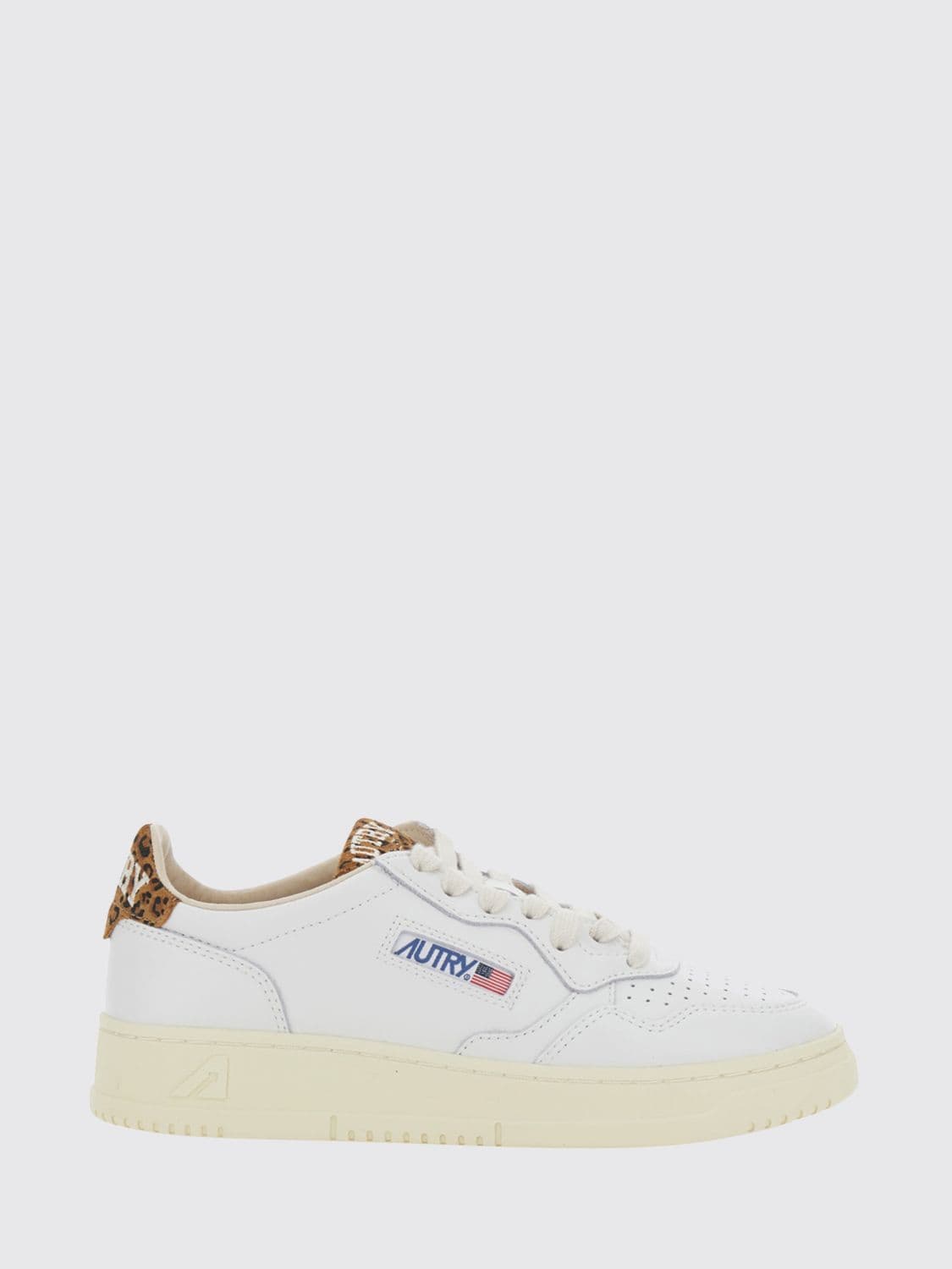 Autry Medalist Low Trainers in Smooth Calfskin with Contrast Details