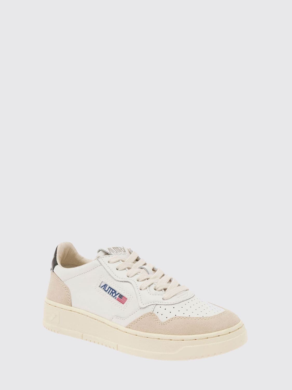 Autry Medalist Low Trainers in Smooth Calfskin with Contrast Details