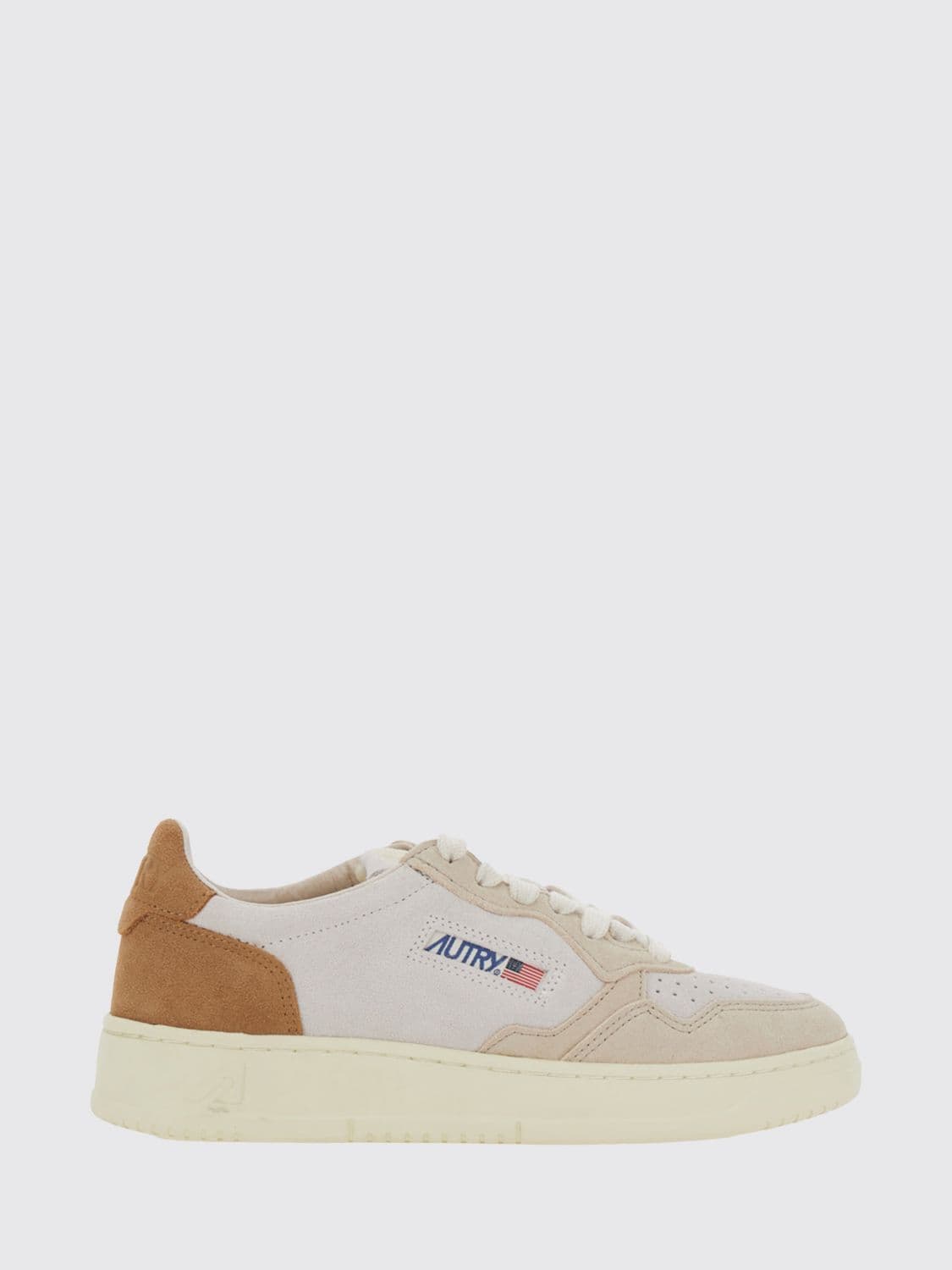 Autry Medalist Low Trainers in Smooth Calfskin with Contrast Details · 36