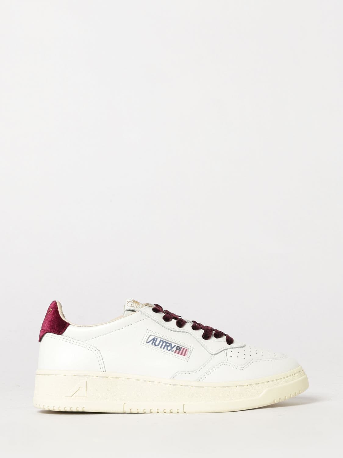 Autry Medalist Low Trainers in Smooth Calfskin with Contrast Details
