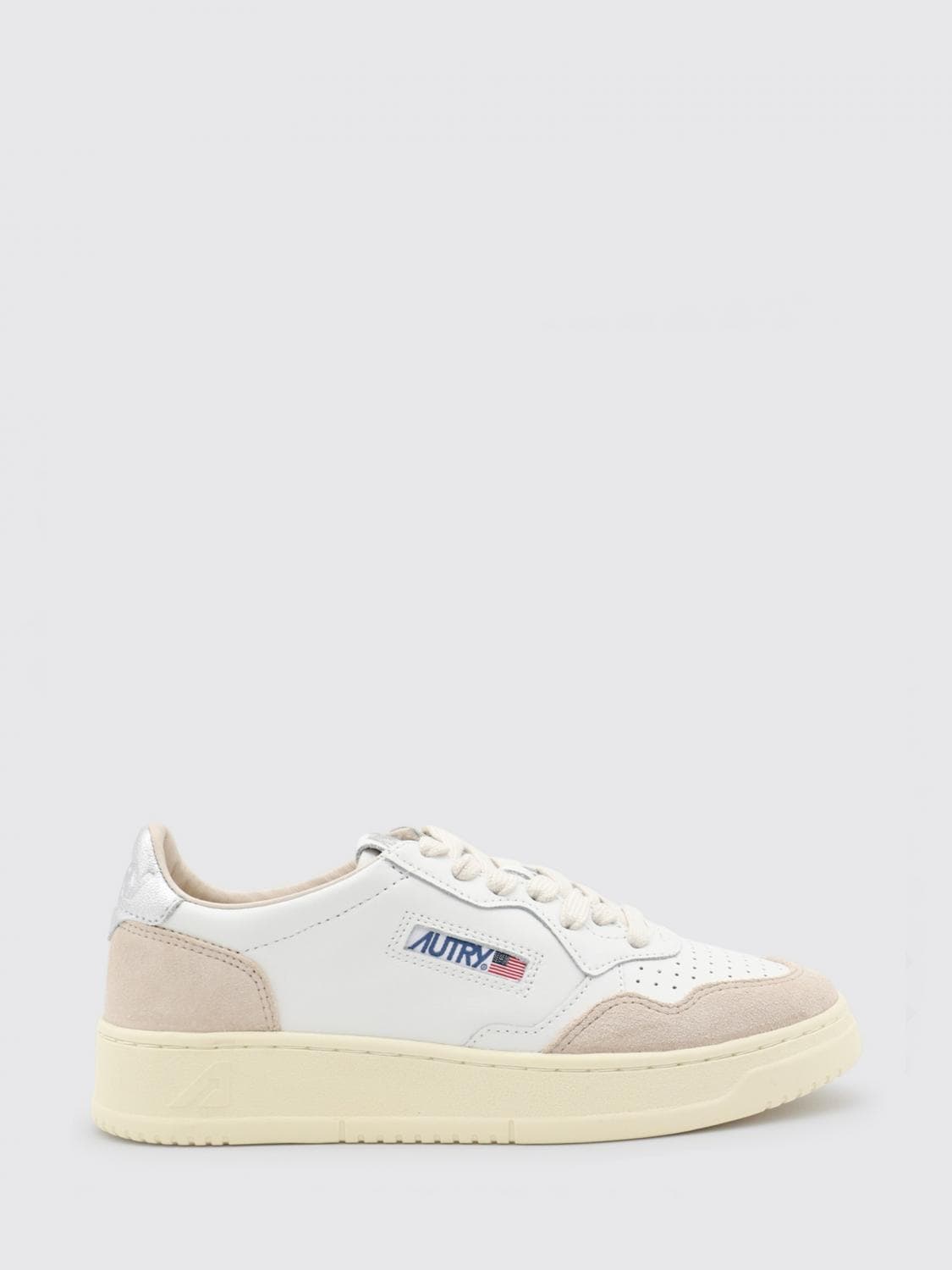Autry Medalist Low Trainers in Smooth Calfskin with Contrast Details
