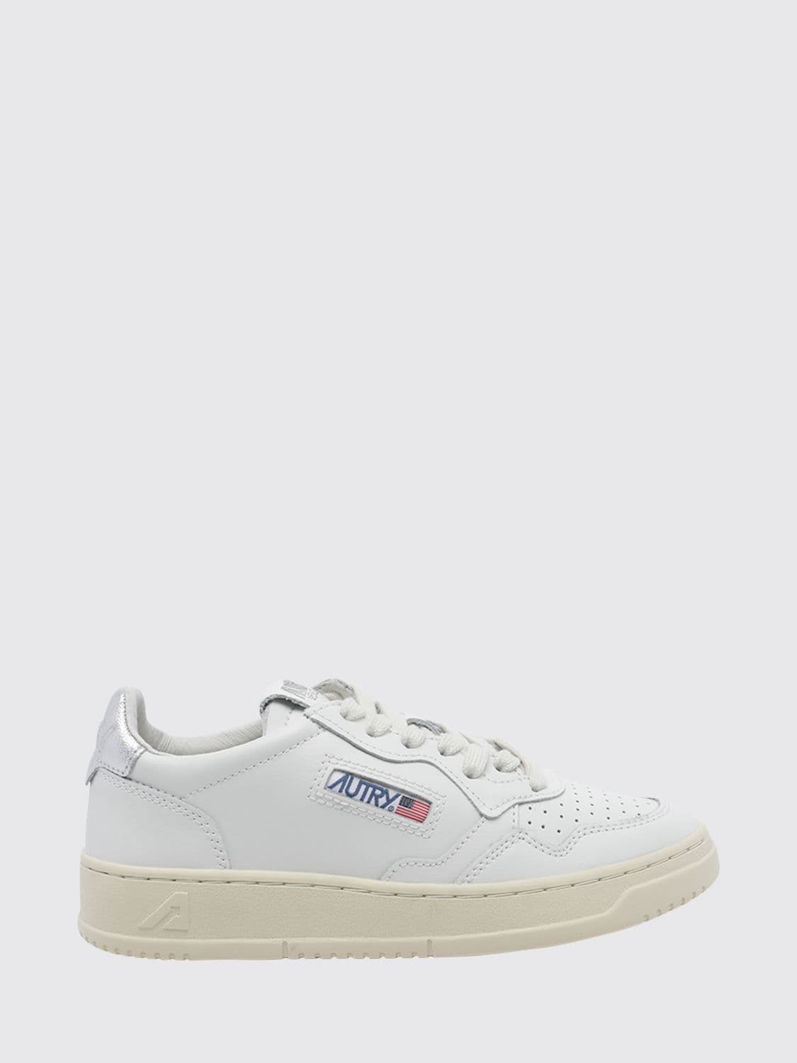 Autry Medalist Low Smooth Calfskin Trainers with Carved Logo
