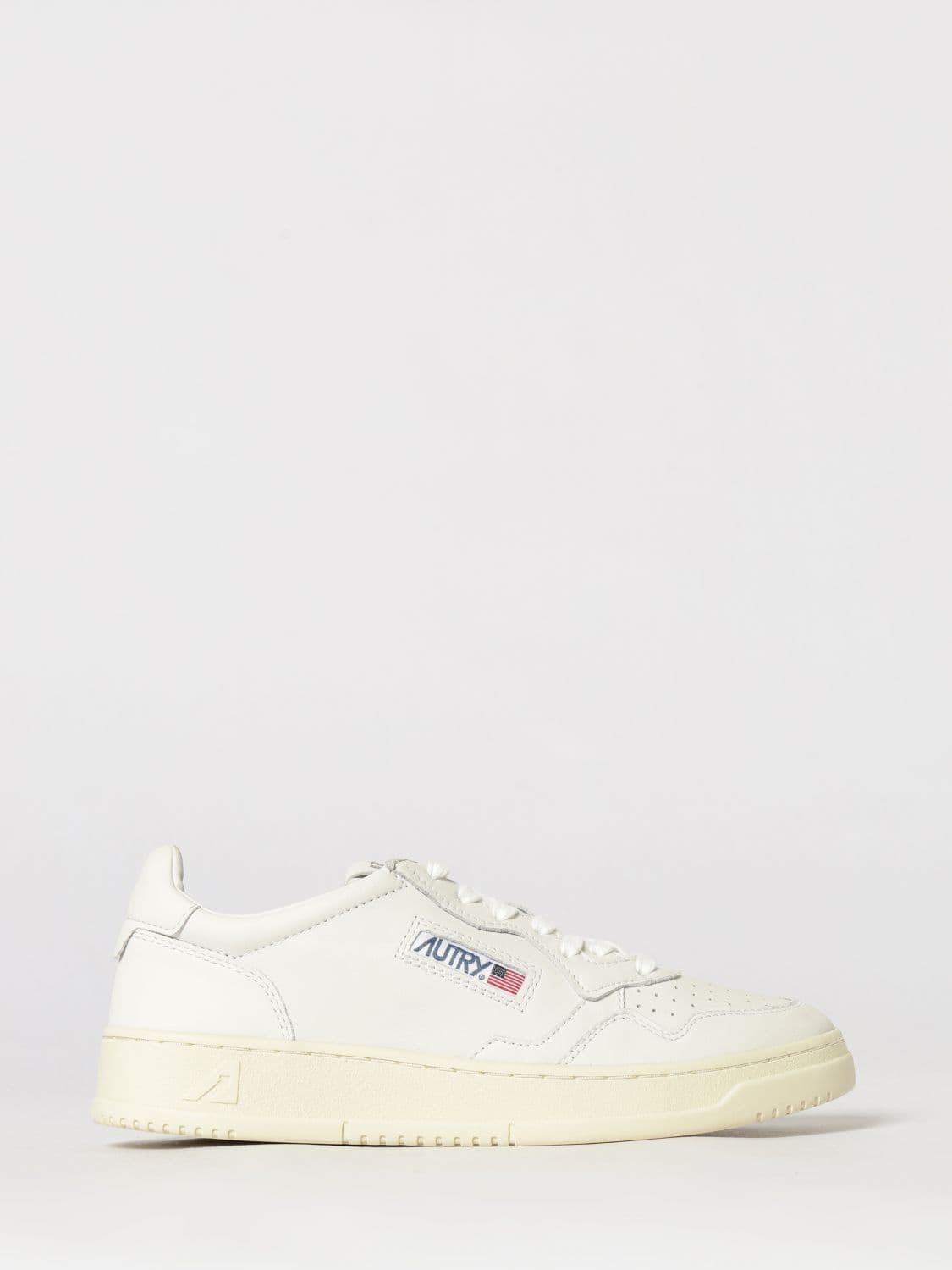 Autry Medalist Low Sneakers in Calfskin with Perforated Toe