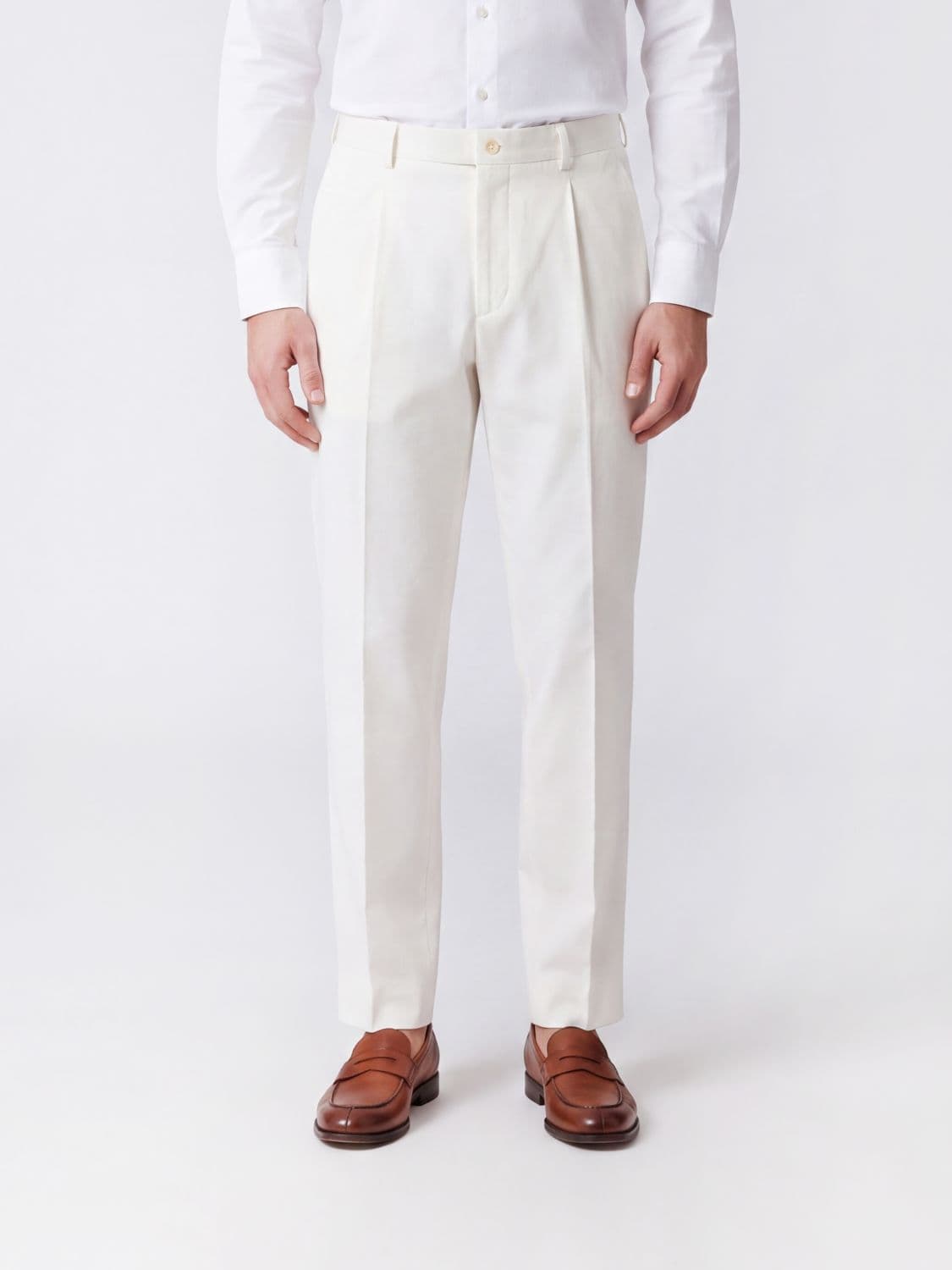 Eleventy Slim Fit Pleated Stretch-Cotton Chino Trousers