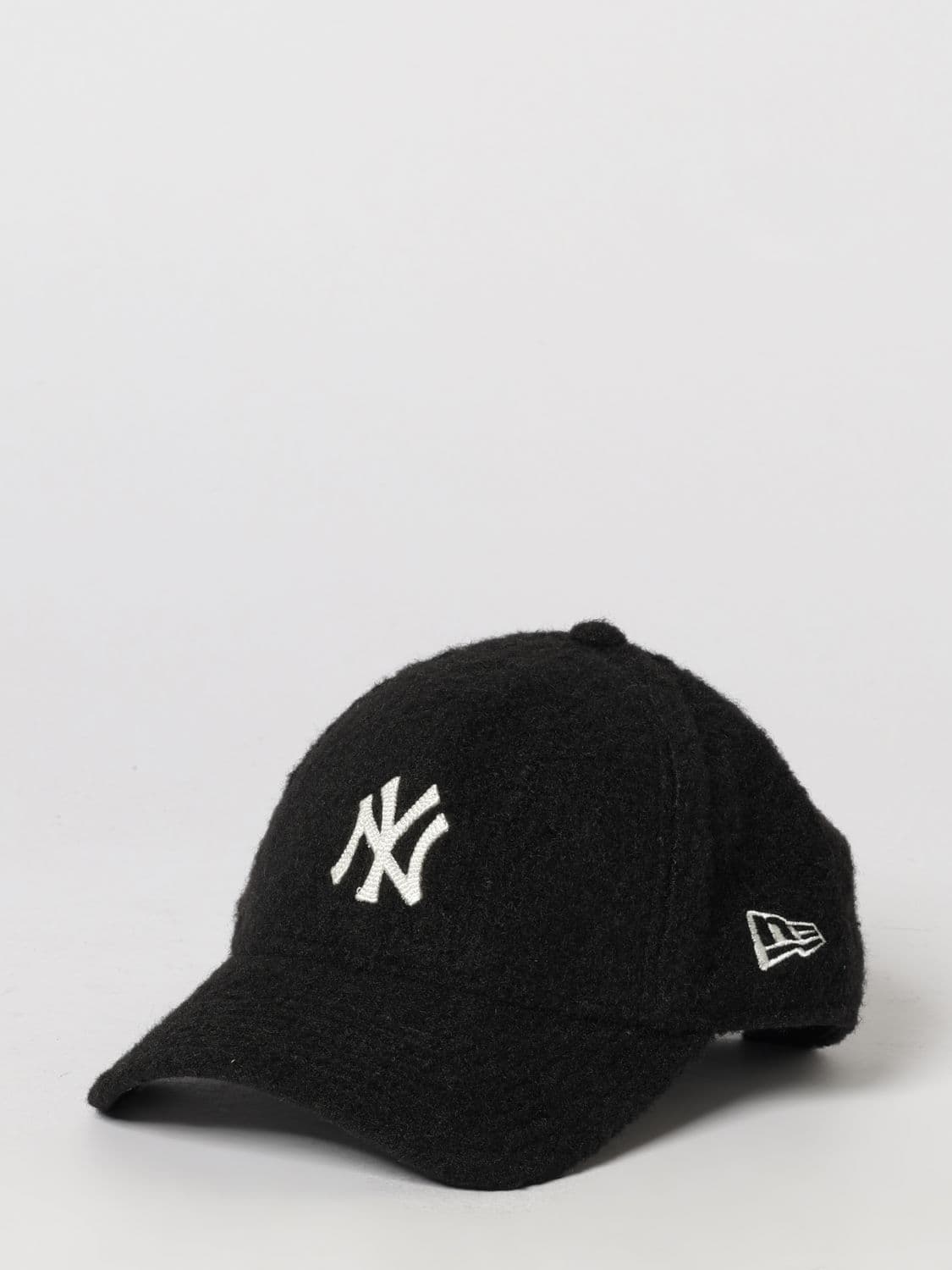 New Era 9Forty NY Yankees Shearling Baseball Cap with Embroidered Logo