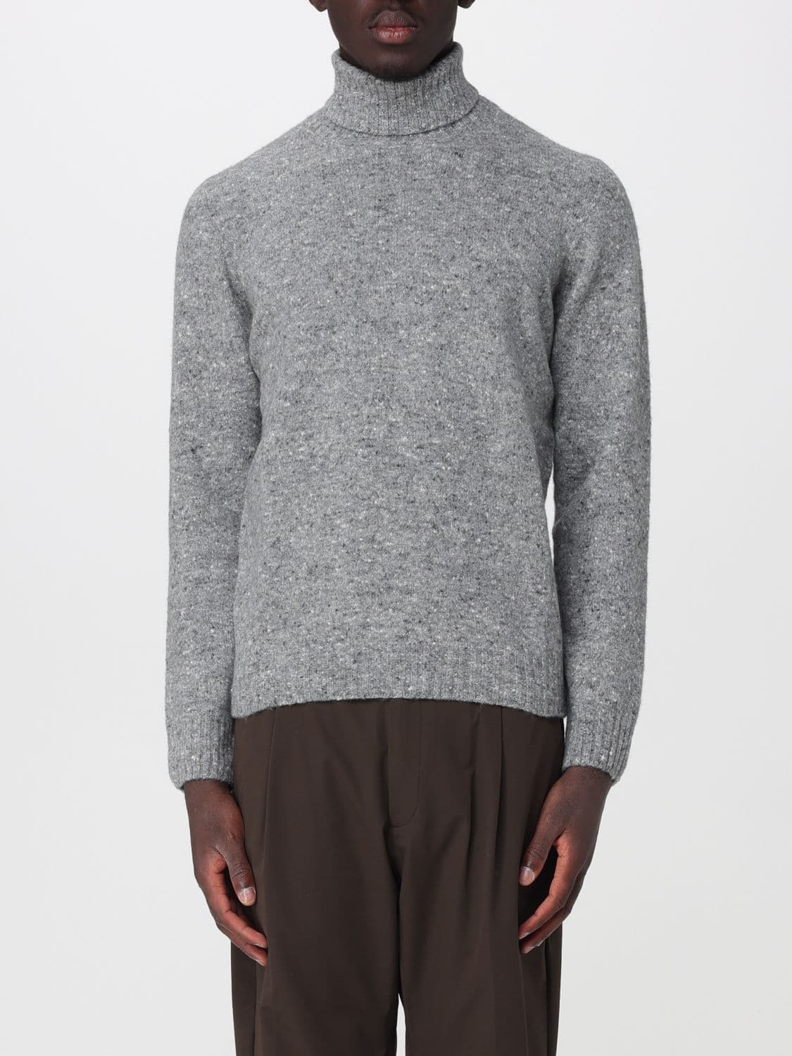 Drumohr Long-Sleeved Turtleneck in a Fine Wool and Cashmere Blend