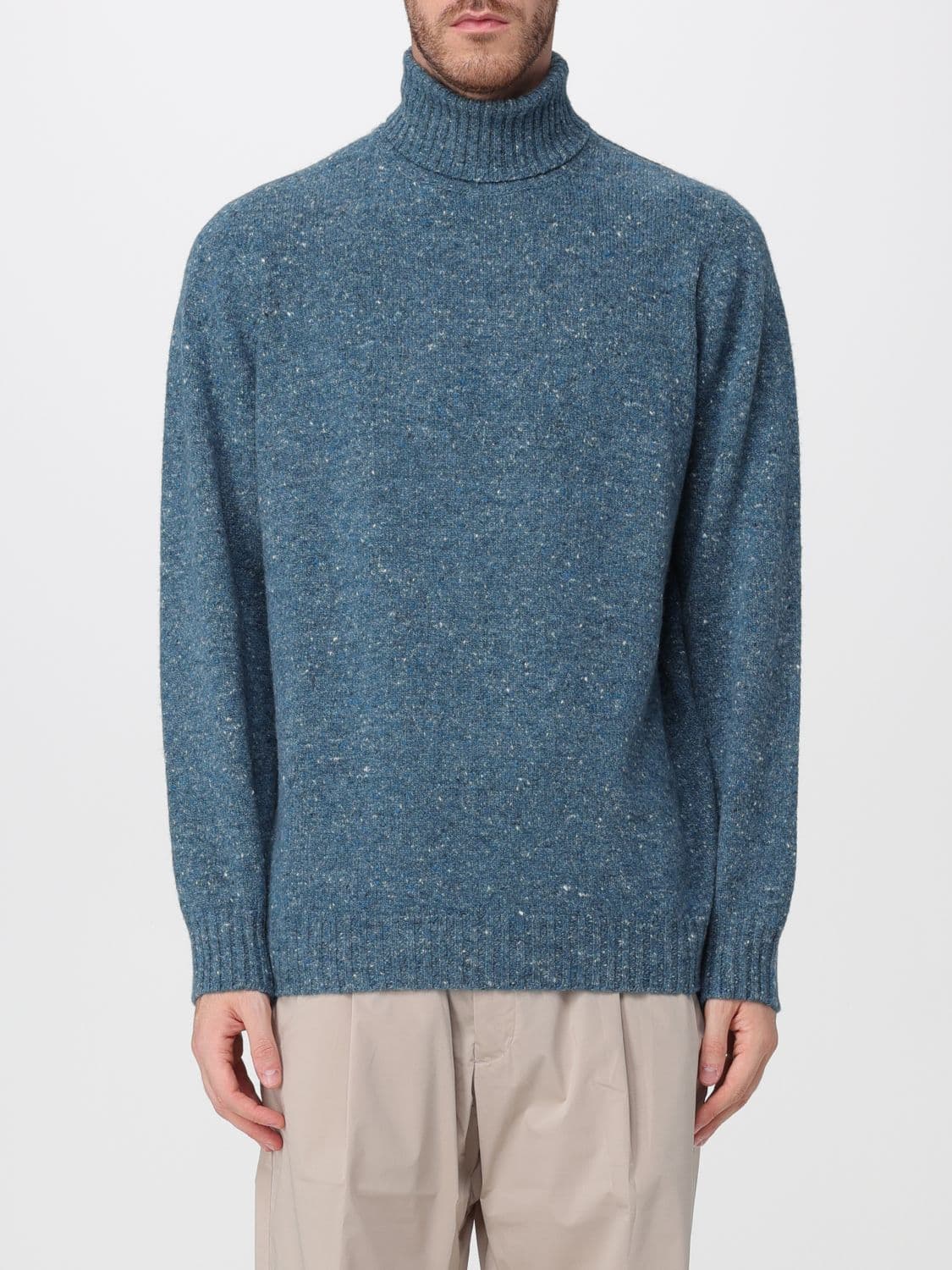 Drumohr Long-Sleeved Turtleneck in a Fine Wool and Cashmere Blend