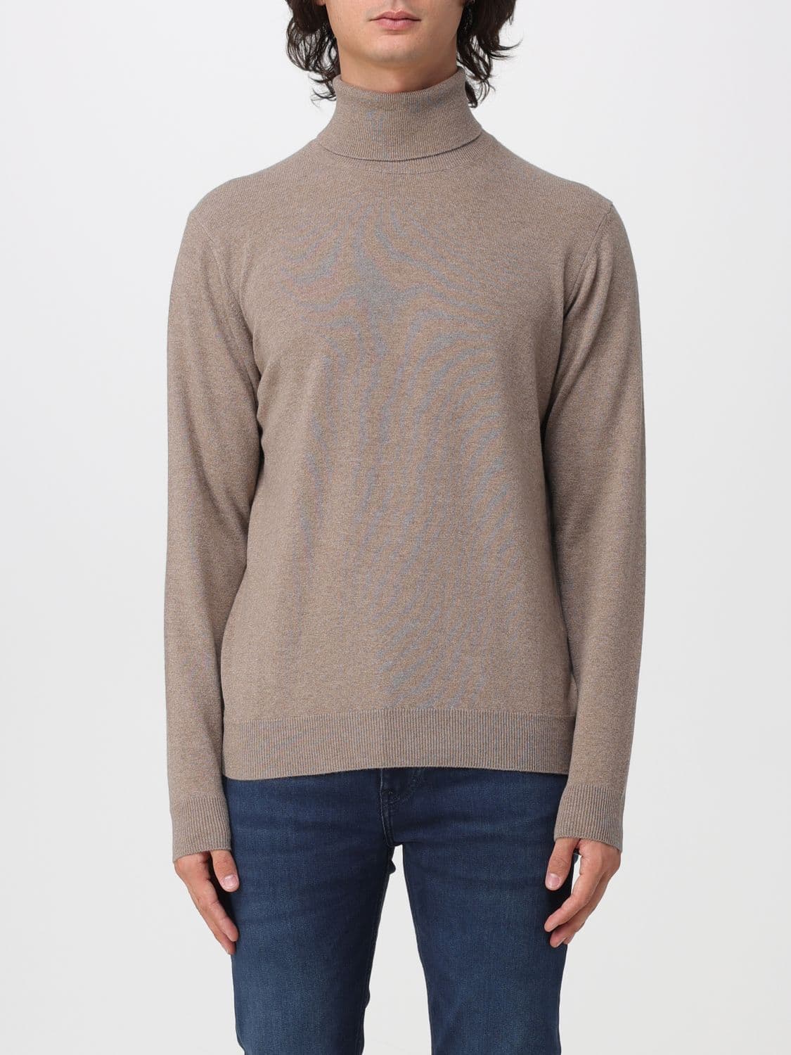 Drumohr Long-Sleeved Turtleneck in a Soft Wool and Cashmere Blend