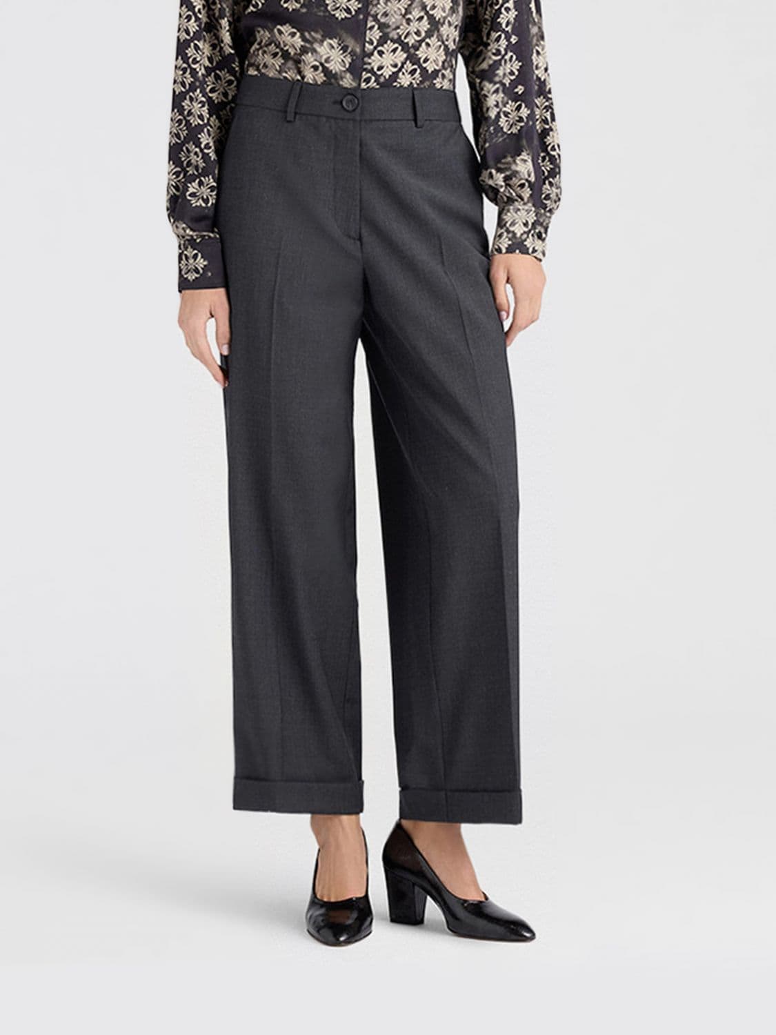 Momonì Dango Elegant Cropped Trousers in Wool Blend with a Mid-Rise Waist