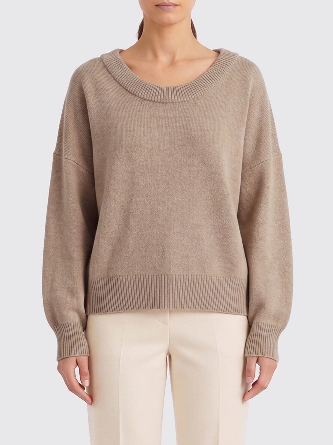 Lisa Yang Crewneck Jumper in Pure Cashmere with Dropped Shoulders