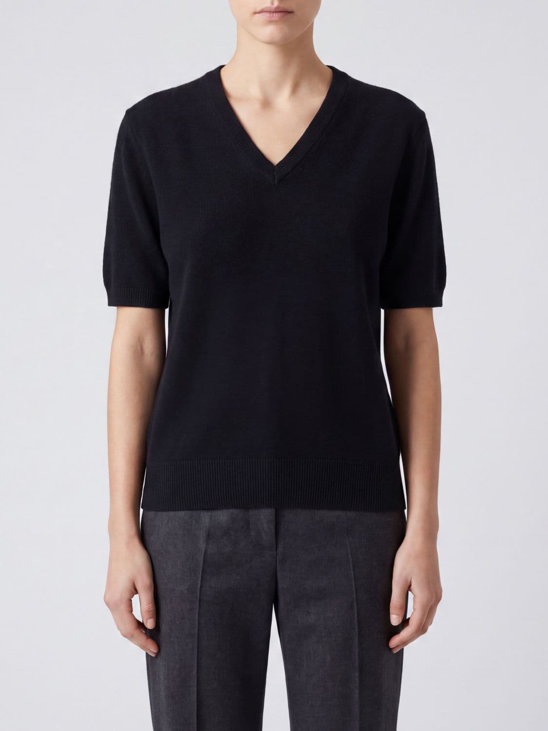 Extreme Cashmere Short-Sleeved V-Neck Jumper in Cashmere Blend · OS