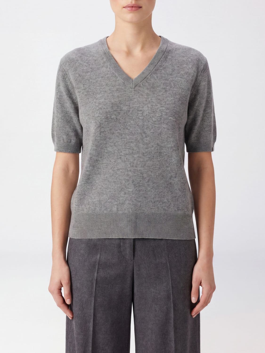 Extreme Cashmere Short-Sleeved V-Neck Jumper in Cashmere Blend · OS