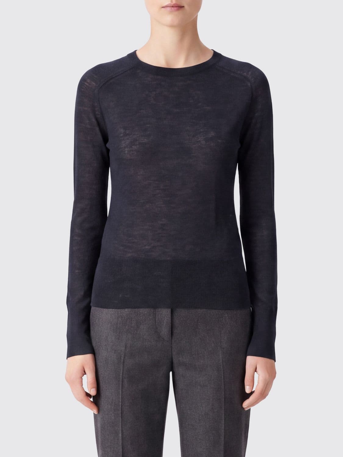 Joseph Slim Fit Crewneck Jumper in 100% Cashmere with Ribbed Edges