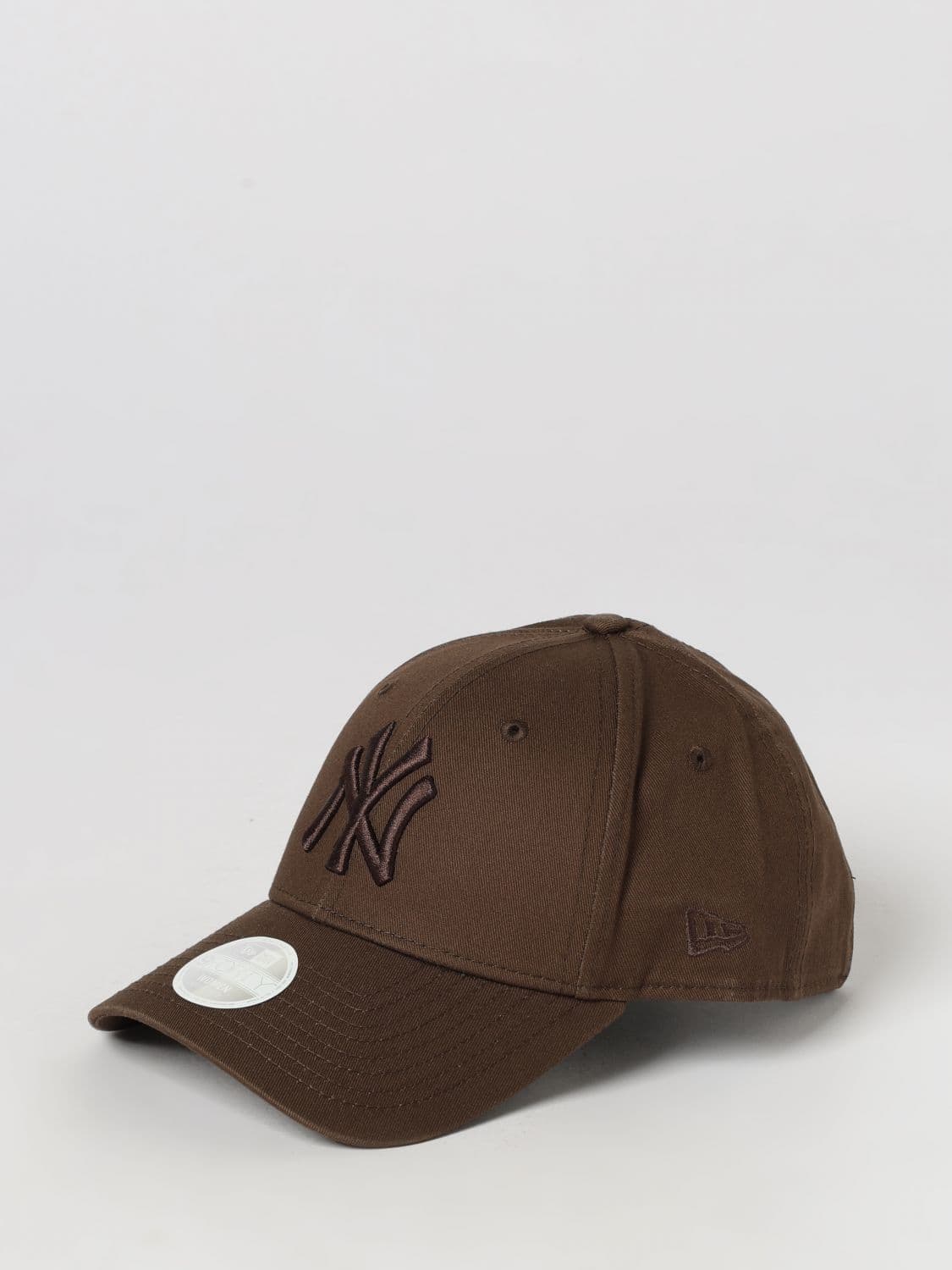 New Era 9Forty NY Yankees Cotton Baseball Cap with Embossed Logo · OS