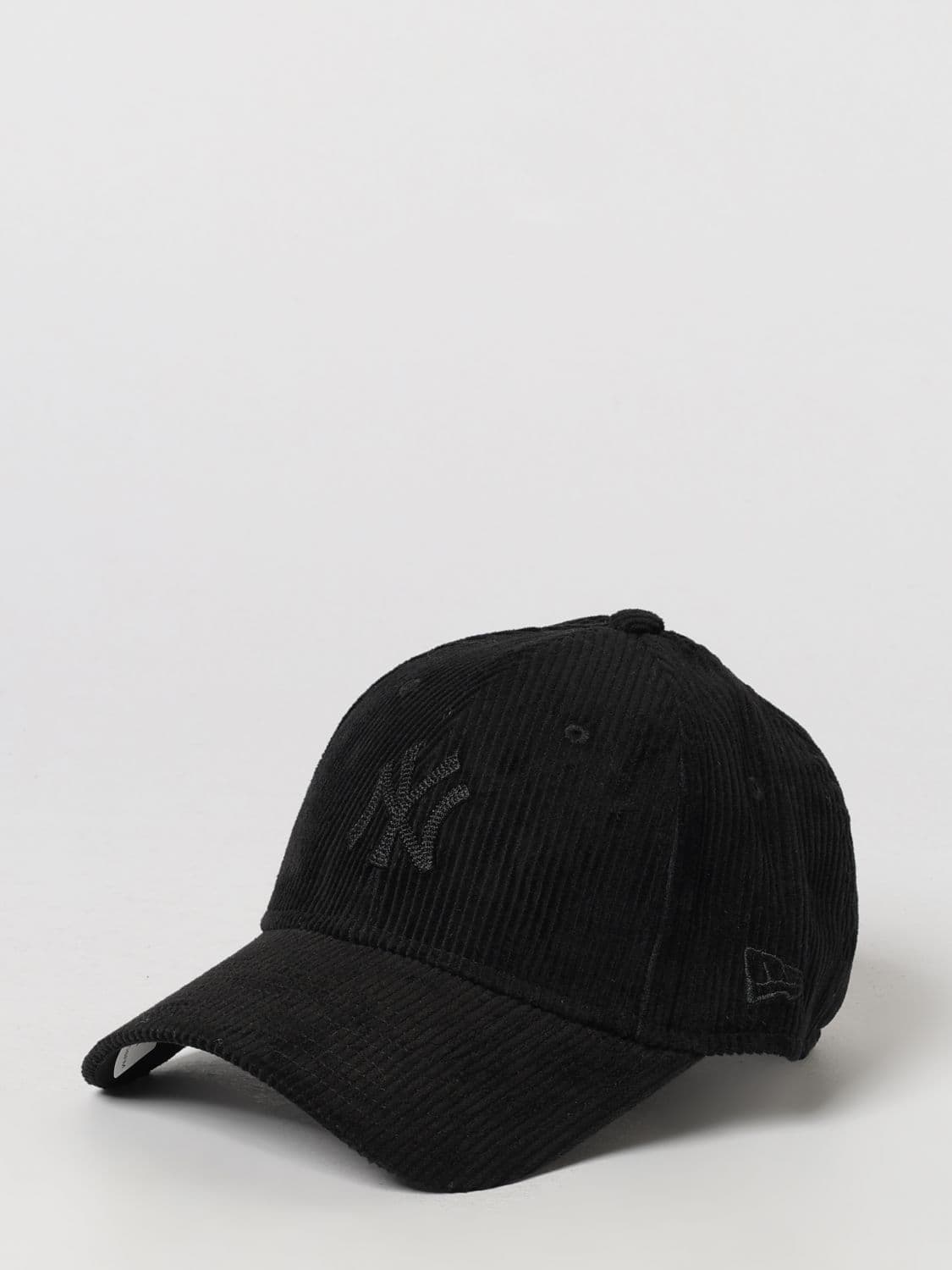 New Era 9Forty NY Yankees Tone-on-Tone Logo Corduroy Cap