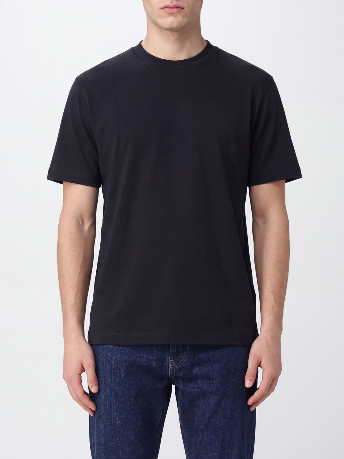 Brioni Crew Neck Short-Sleeved T-shirt crafted in soft pure cotton