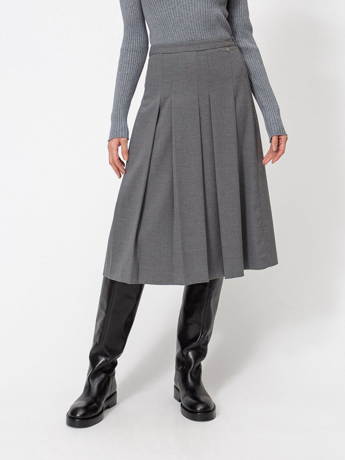 Actitude Twinset High-Waisted Pleated Midi Skirt in Viscose Blend