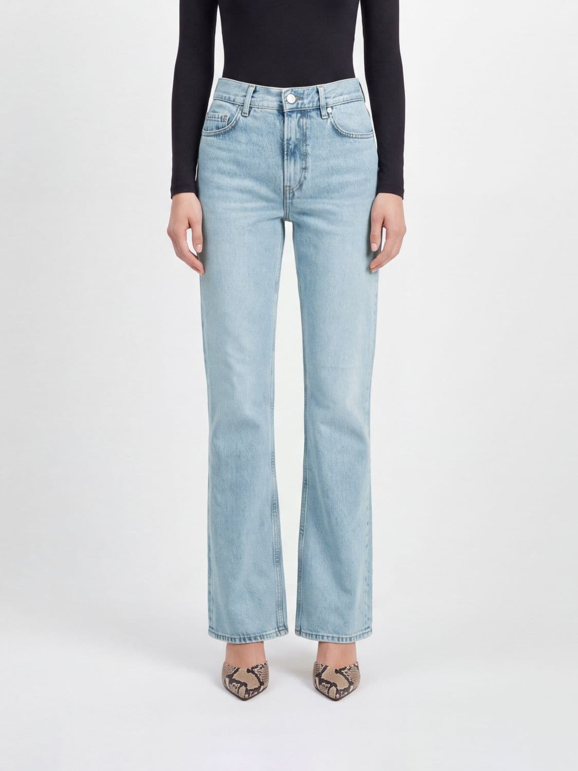 Toteme Mid-Rise Straight-Leg Jeans in Cotton Denim with Five Pockets