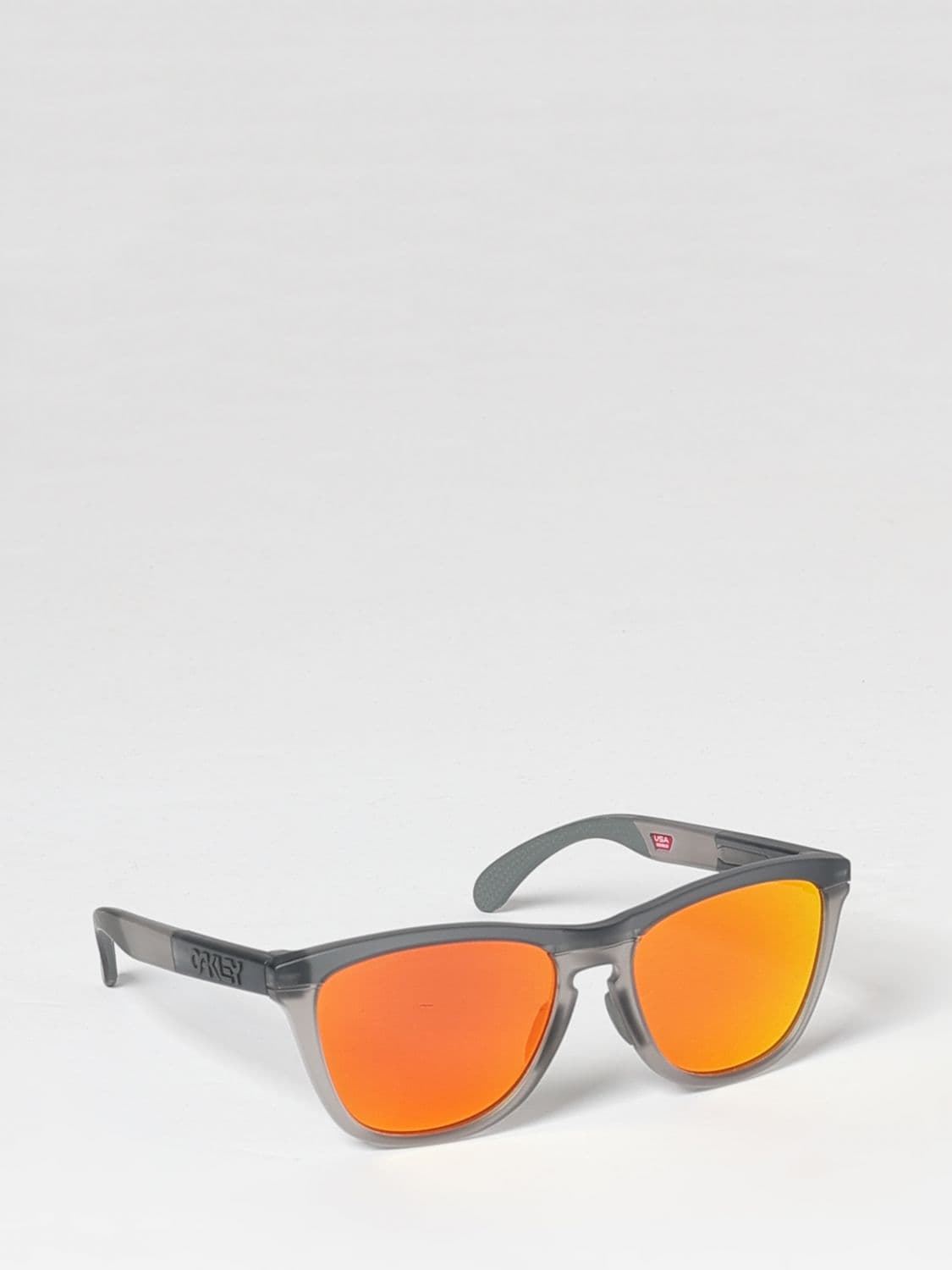 Oakley Sunglasses Men color Grey 1