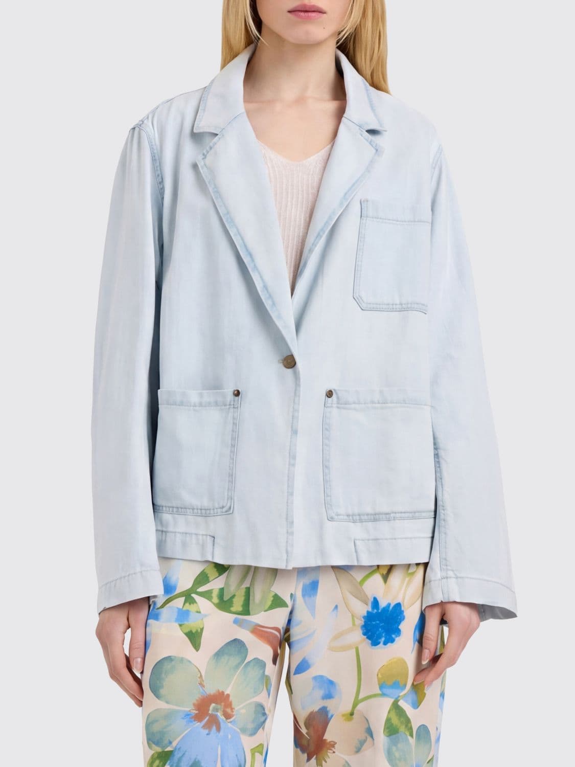 Momonì Relaxed Fit Single-Breasted Cropped Blazer in Bleached Denim