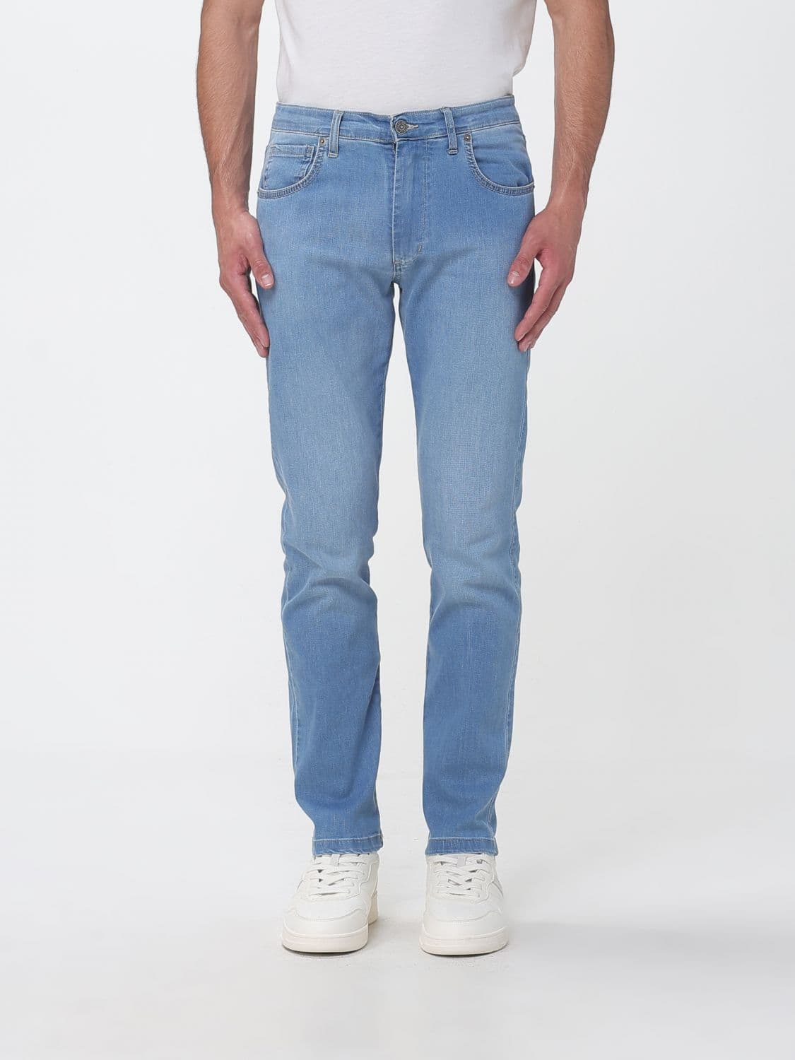 Xc Classic Five-Pocket Slim Fit Jeans in Denim with a Mid-Rise Waist