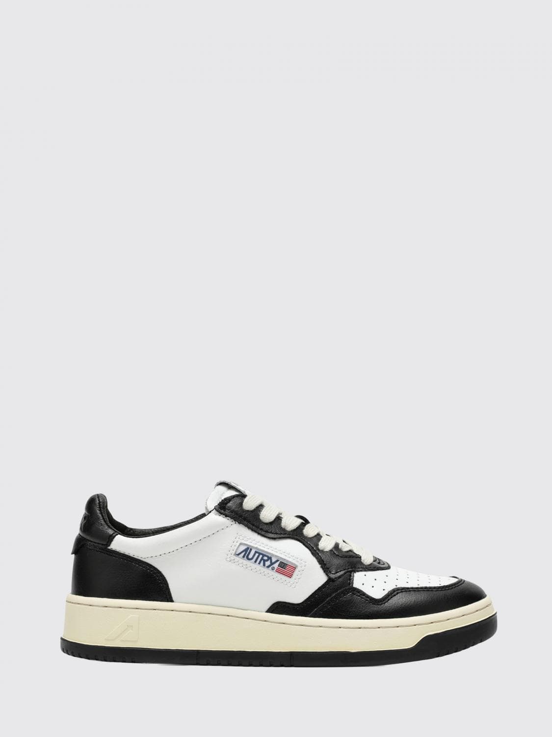 Autry Medalist Low Sneakers in Calf Leather with Perforated Toe