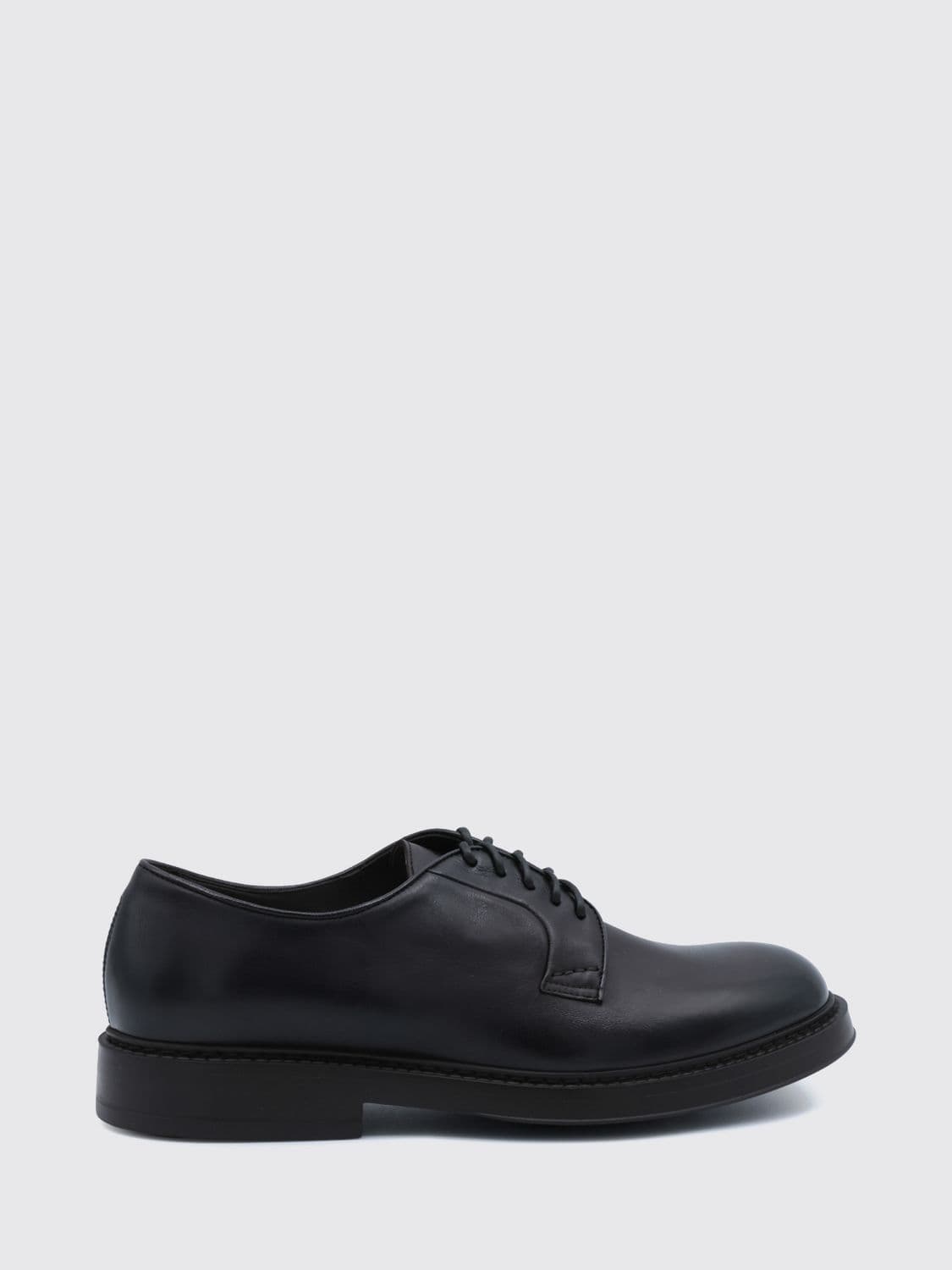 Doucal's Smooth Calfskin Leather Derby Shoes with a Round Toe